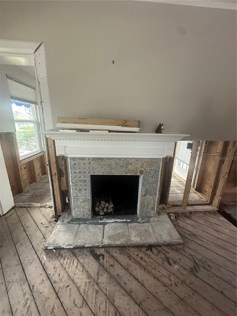 Image 10 of 34 For 410 Lemon Street