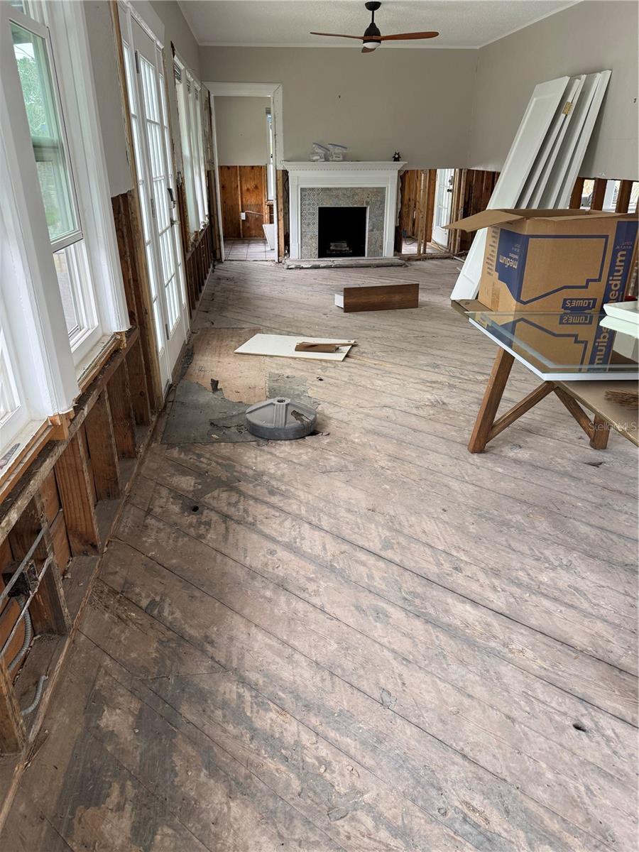 Image 11 of 34 For 410 Lemon Street