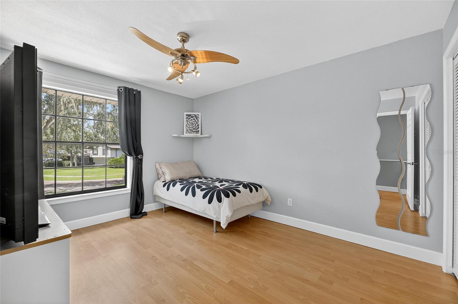 Image 41 of 80 For 413 Bayfield Drive