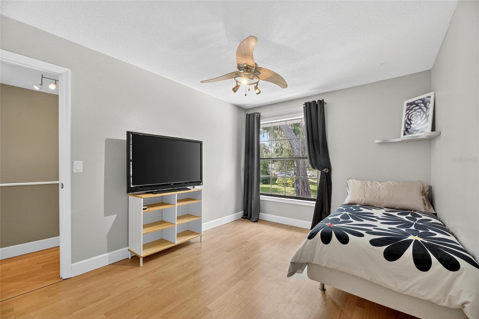 Image 42 of 80 For 413 Bayfield Drive