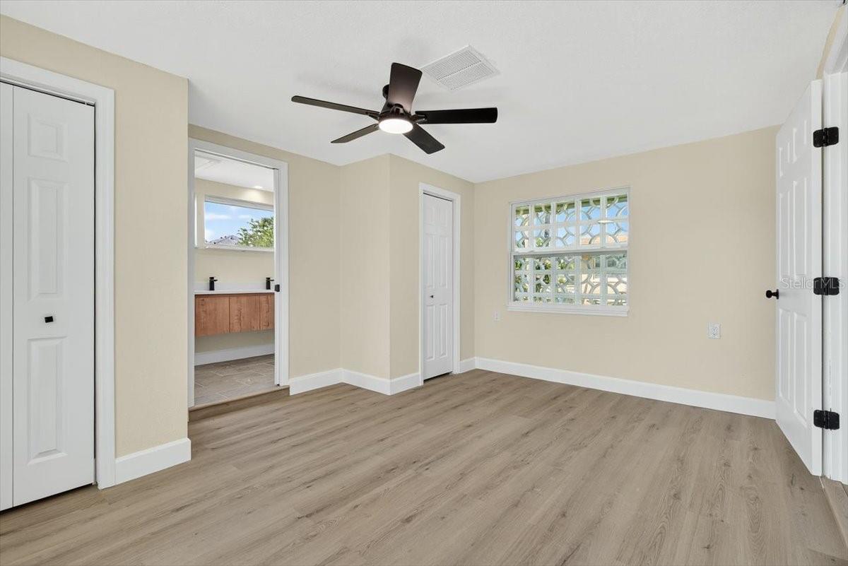 Image 16 of 32 For 420 Palm Creek Drive