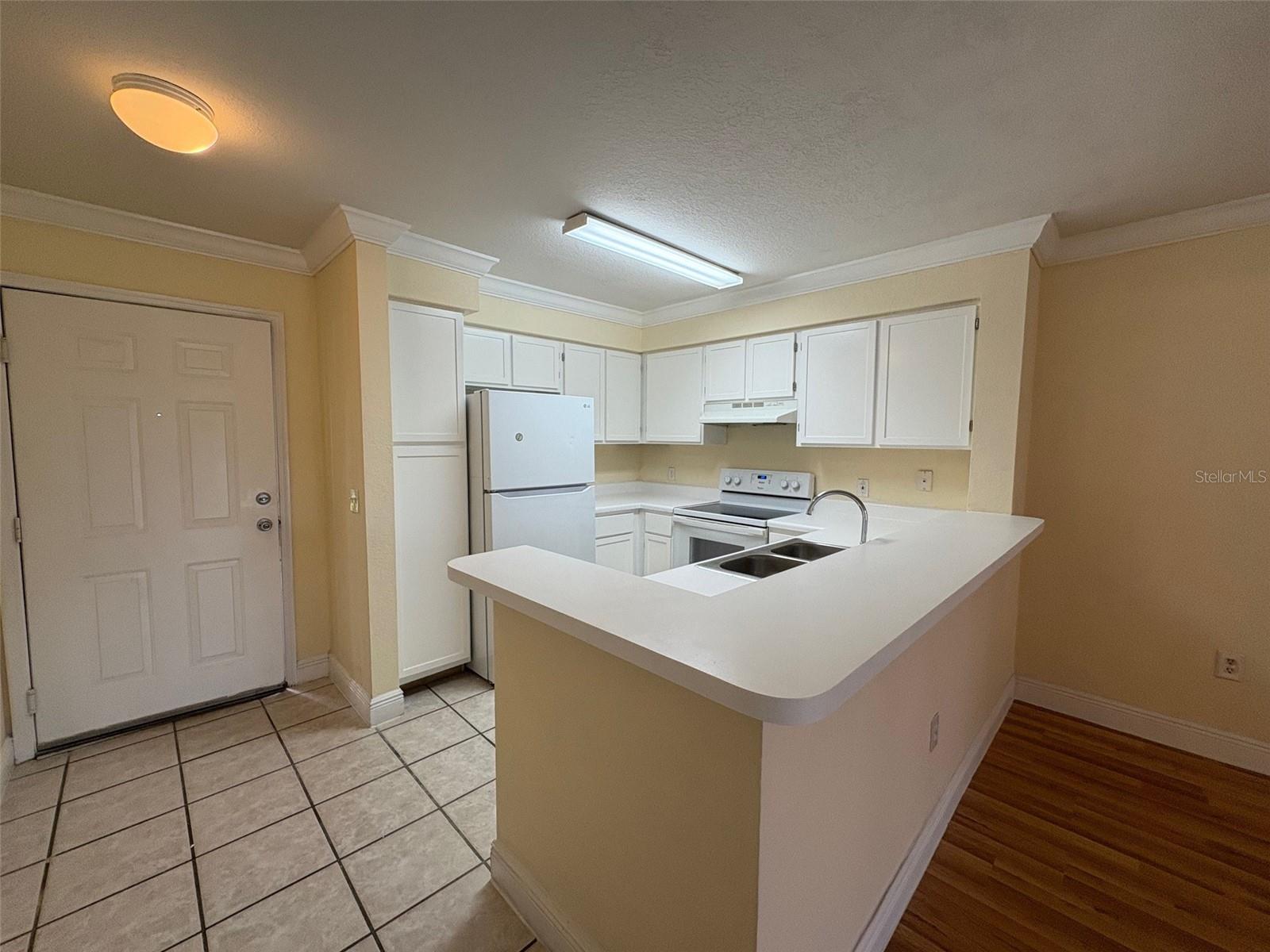 Image 3 of 16 For 13827 Fairway Island Drive S