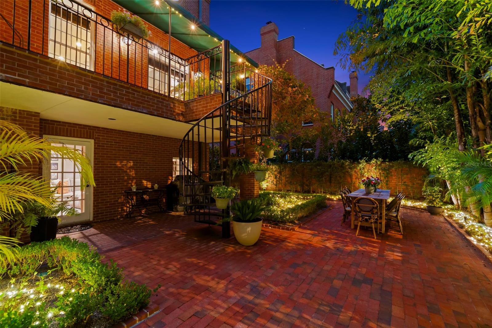 Image 2 of 76 For 5115 Nichol Street