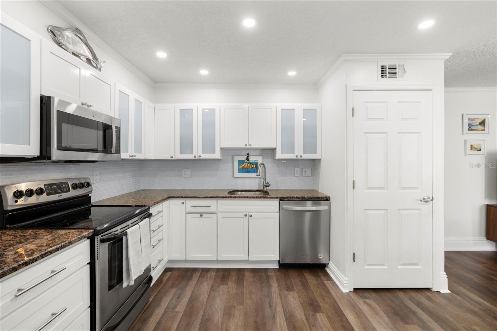 Image 12 of 80 For 249 Pompano Drive Se B