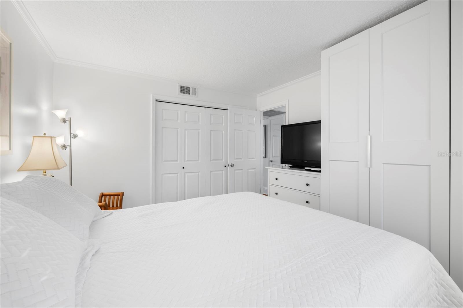 Image 20 of 80 For 249 Pompano Drive Se B
