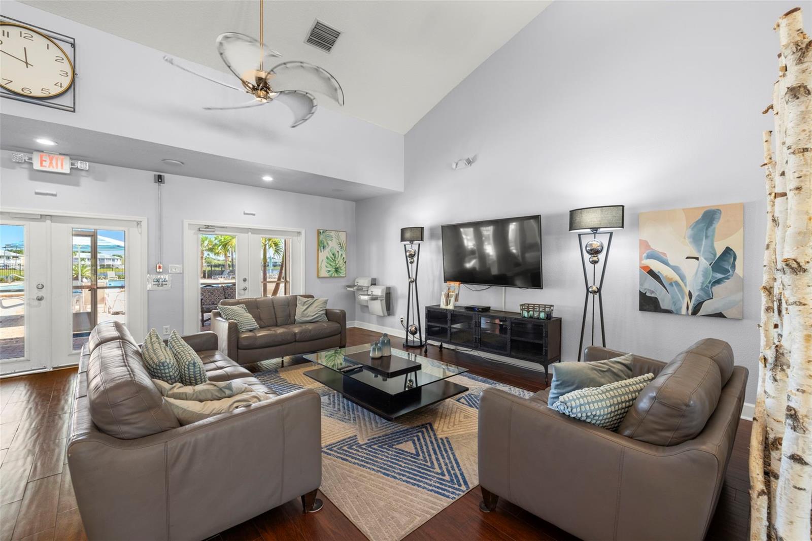Image 43 of 80 For 249 Pompano Drive Se B