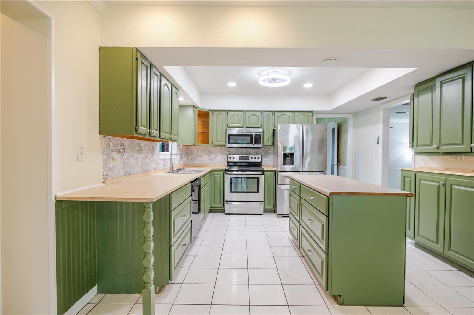 Image 16 of 66 For 2806 Springdell Circle