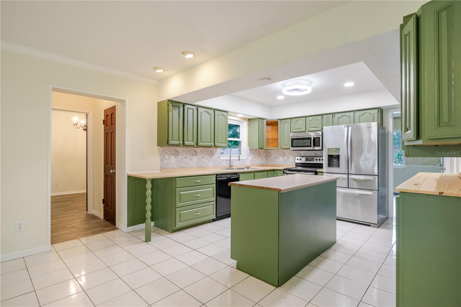 Image 21 of 66 For 2806 Springdell Circle