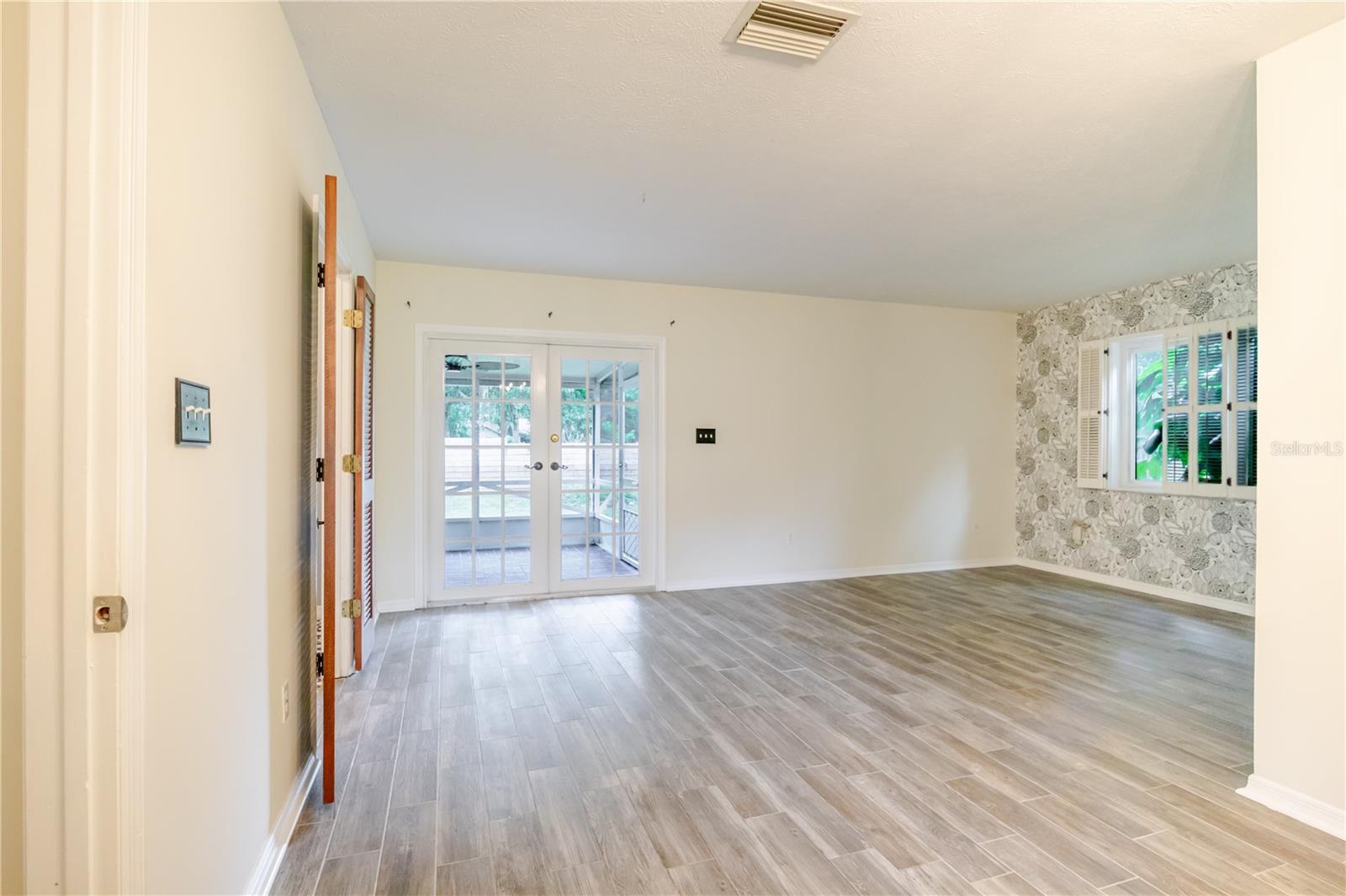 Image 29 of 66 For 2806 Springdell Circle
