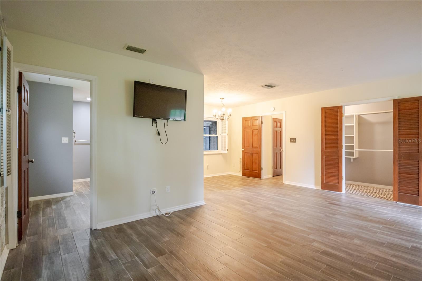 Image 32 of 66 For 2806 Springdell Circle