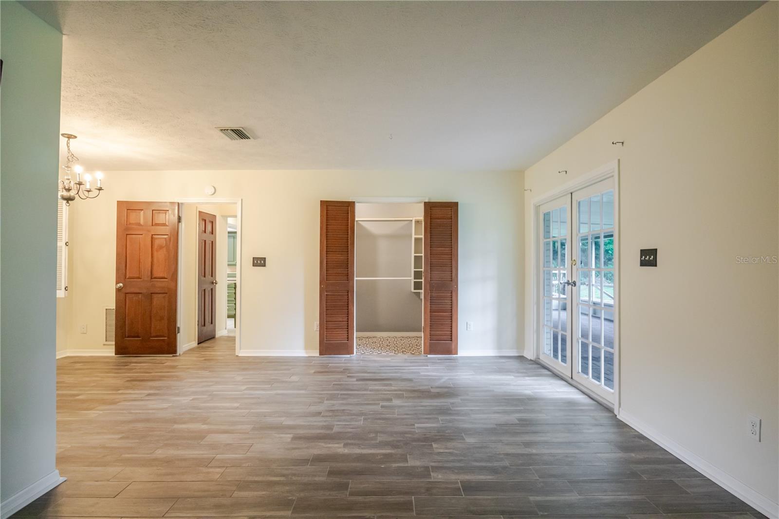 Image 33 of 66 For 2806 Springdell Circle