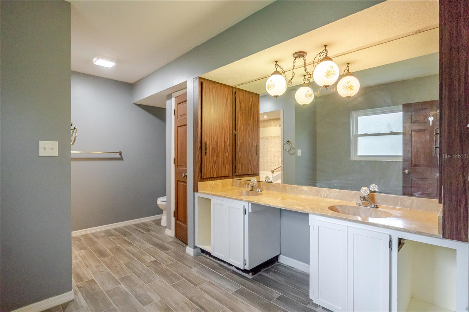 Image 34 of 66 For 2806 Springdell Circle