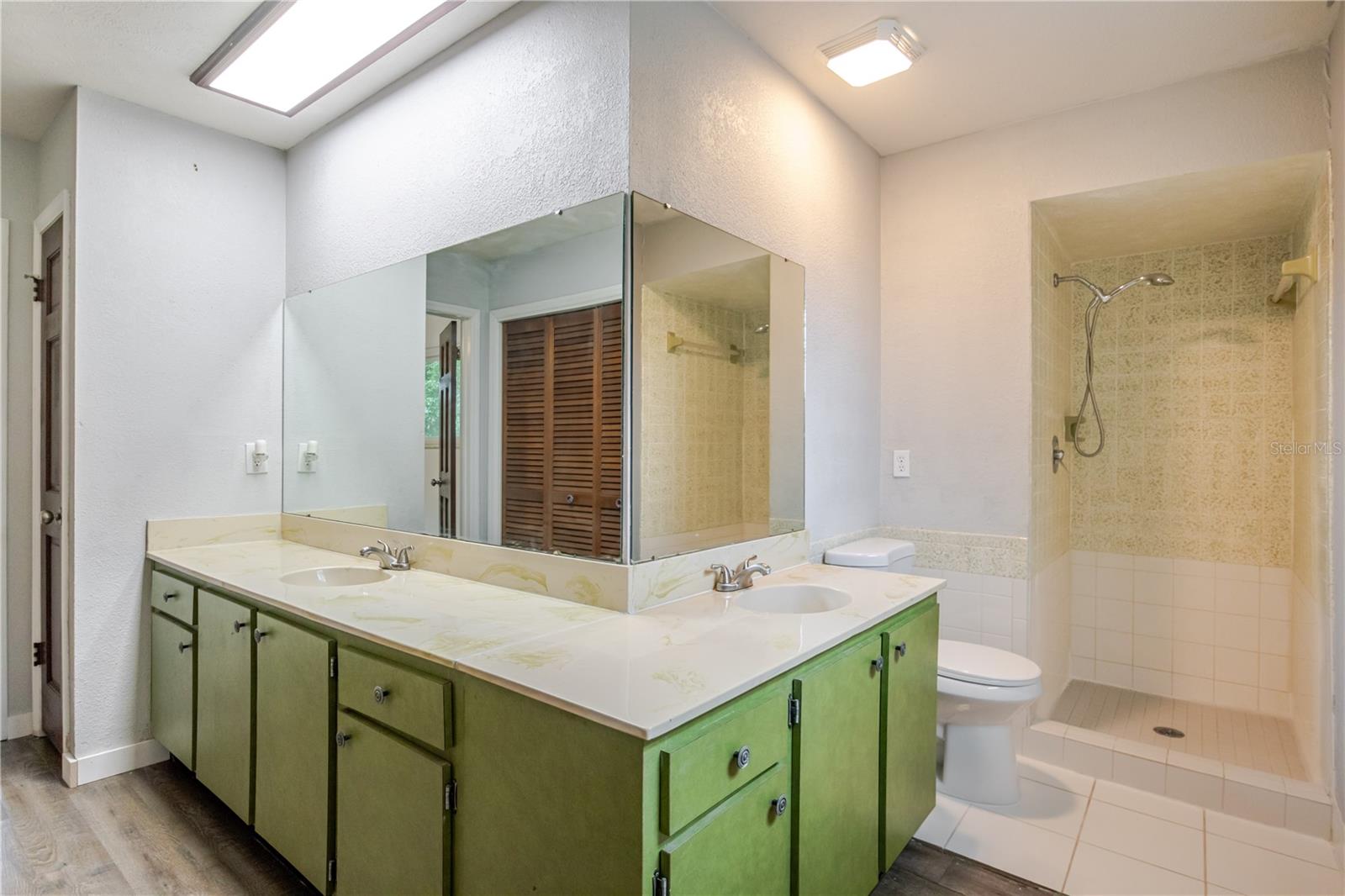 Image 42 of 66 For 2806 Springdell Circle