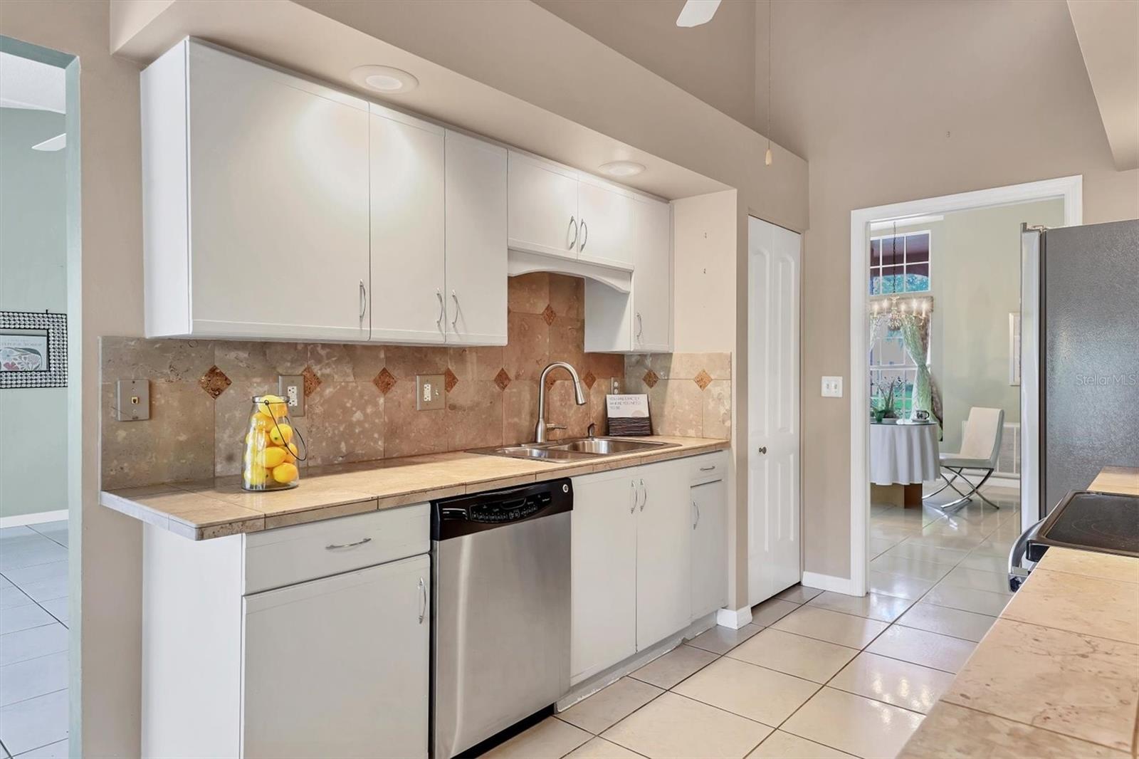 Image 13 of 35 For 5691 Beaurivage Avenue