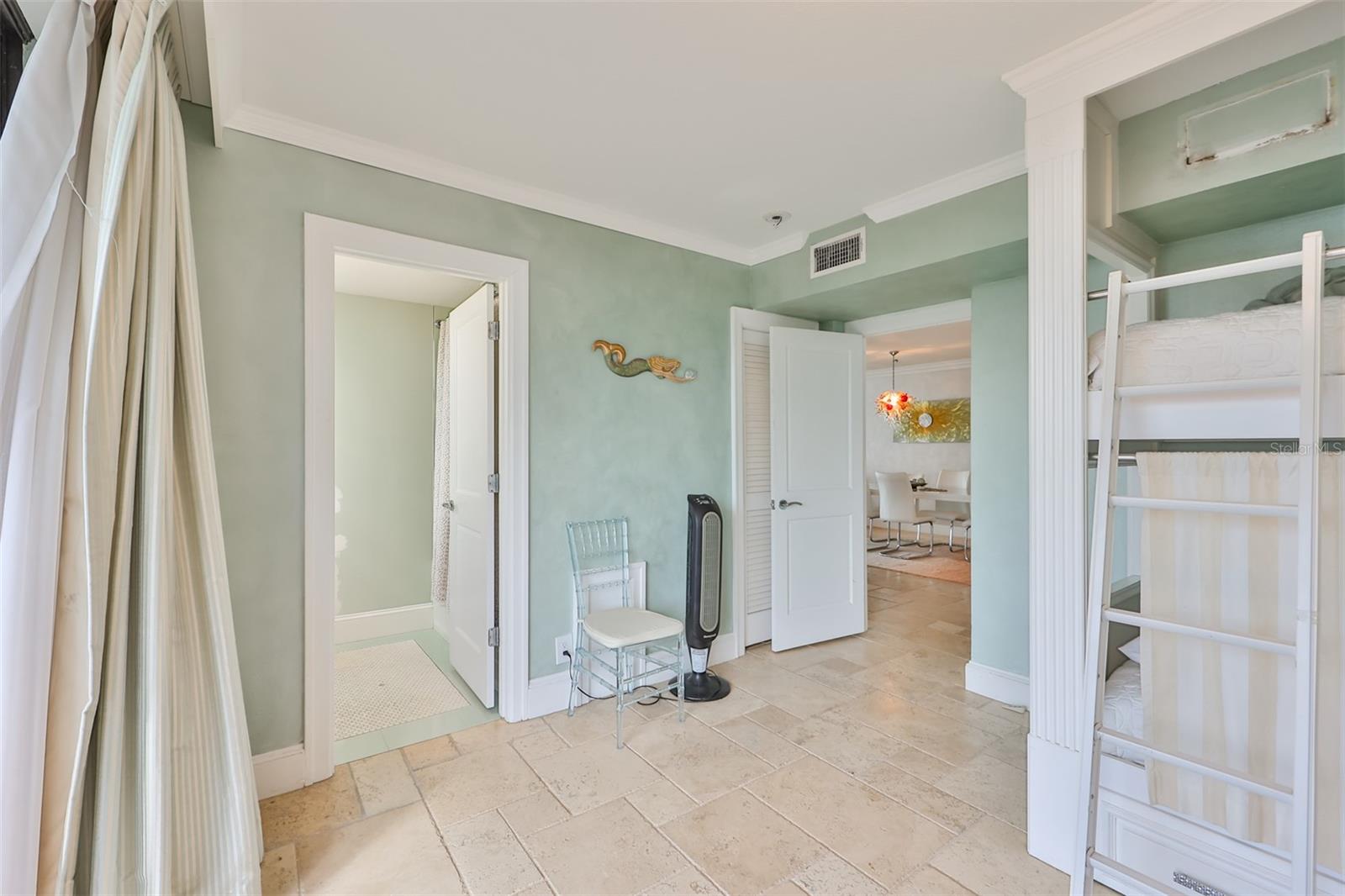 Image 23 of 42 For 5396 Gulf Boulevard 602
