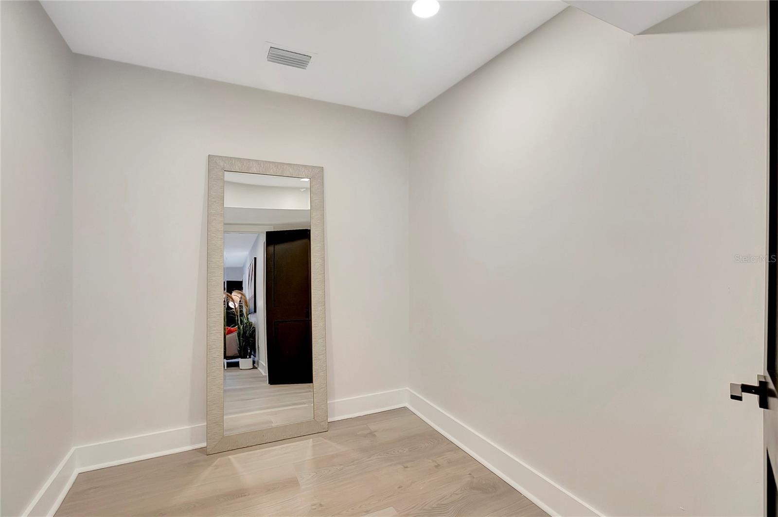 Image 30 of 45 For 4803 Longfellow Avenue