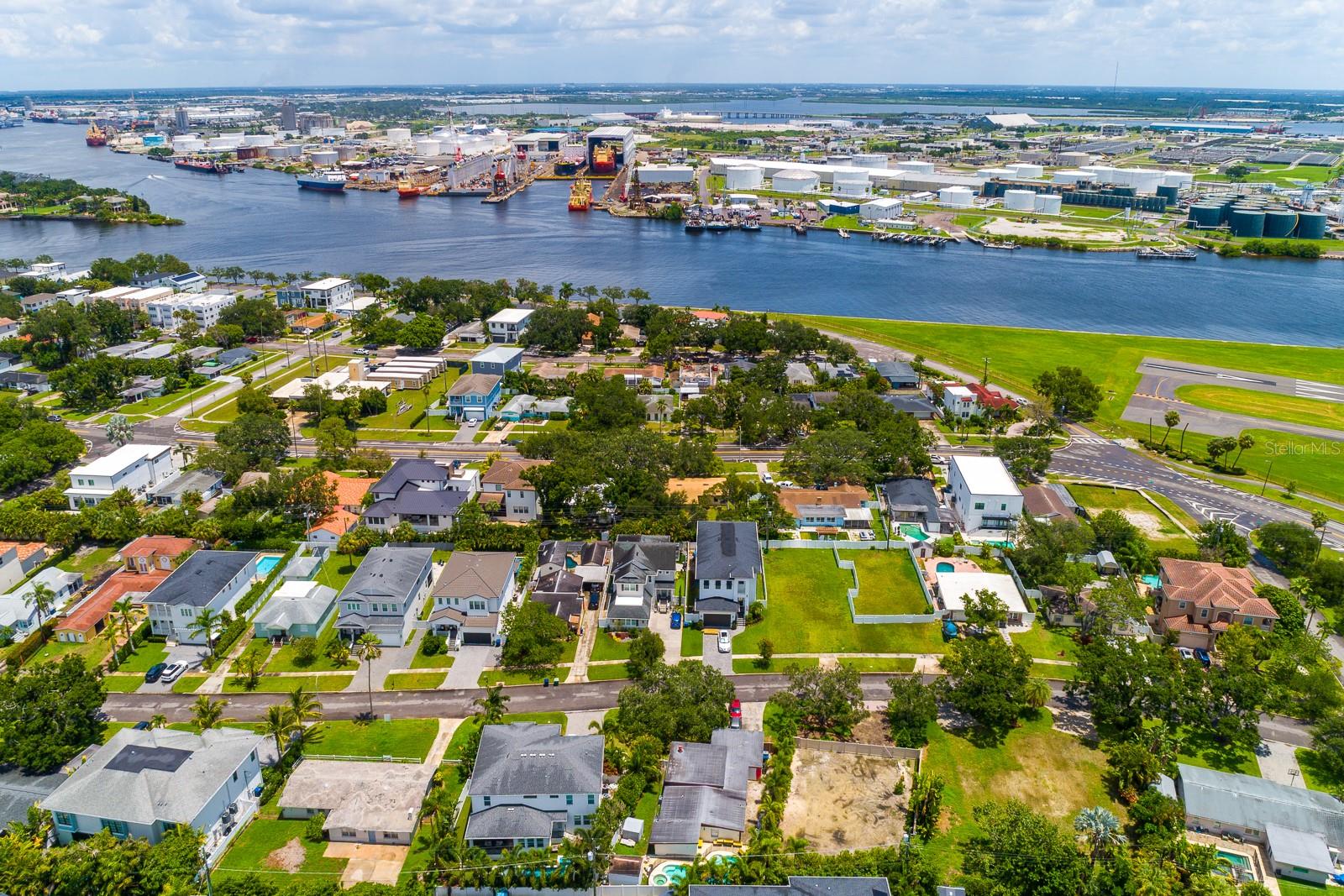 Image 10 of 42 For 620 Davis Boulevard