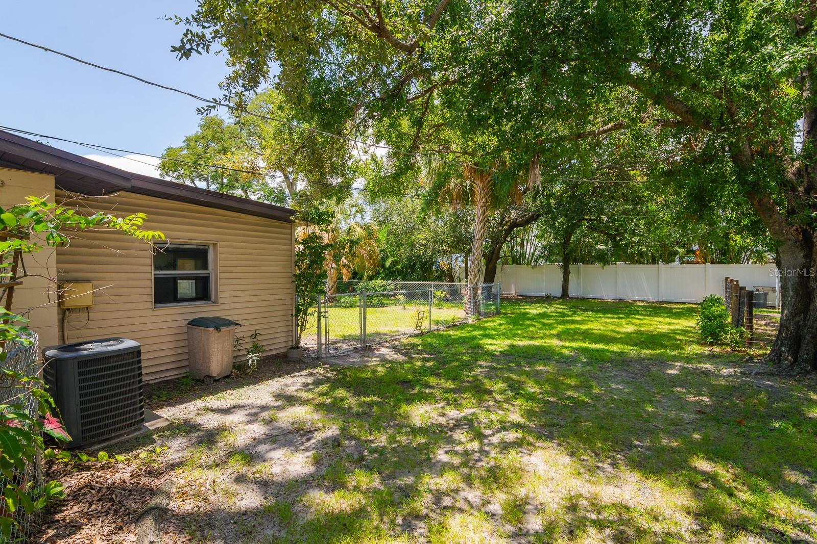Image 17 of 42 For 620 Davis Boulevard
