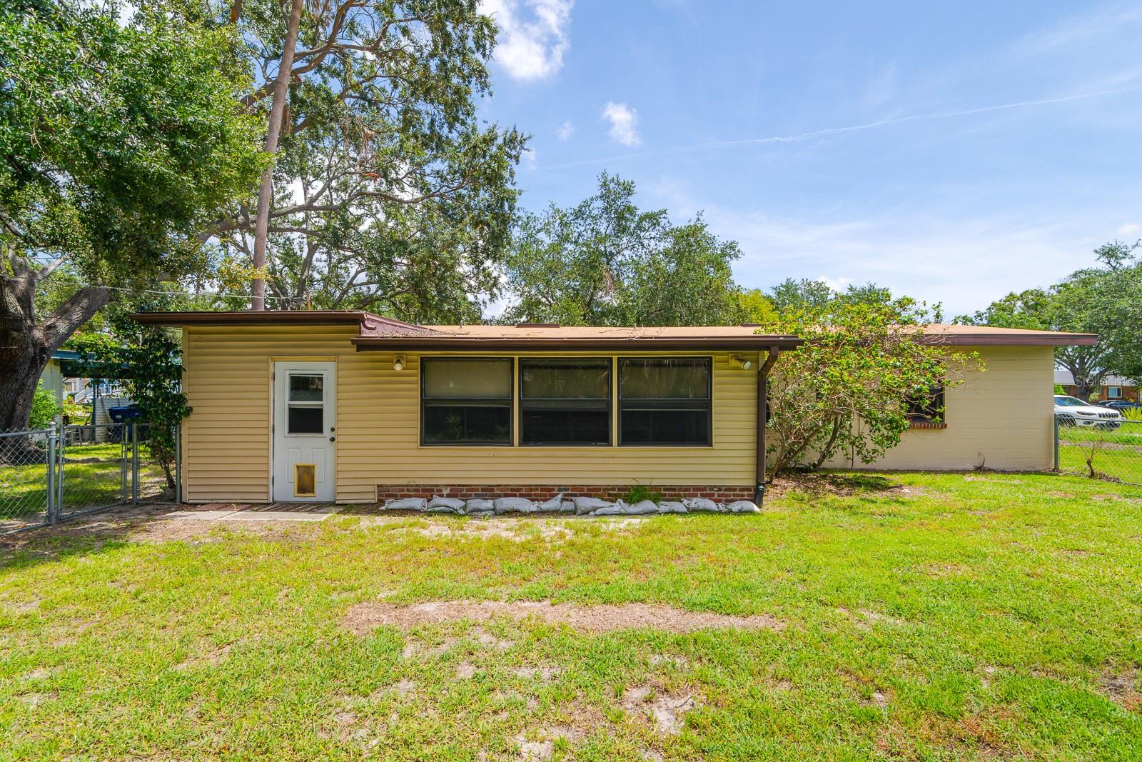 Image 18 of 42 For 620 Davis Boulevard