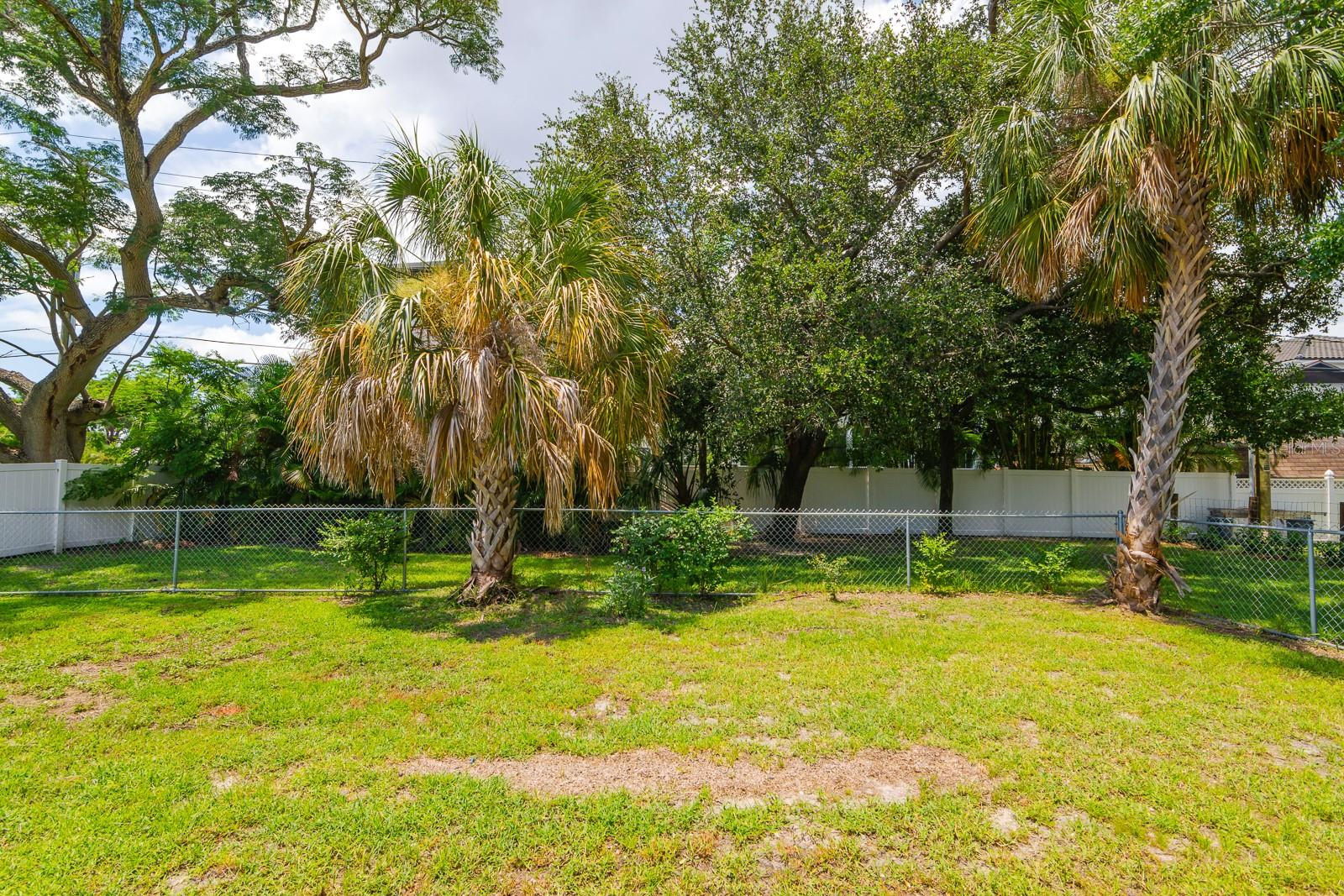 Image 19 of 42 For 620 Davis Boulevard