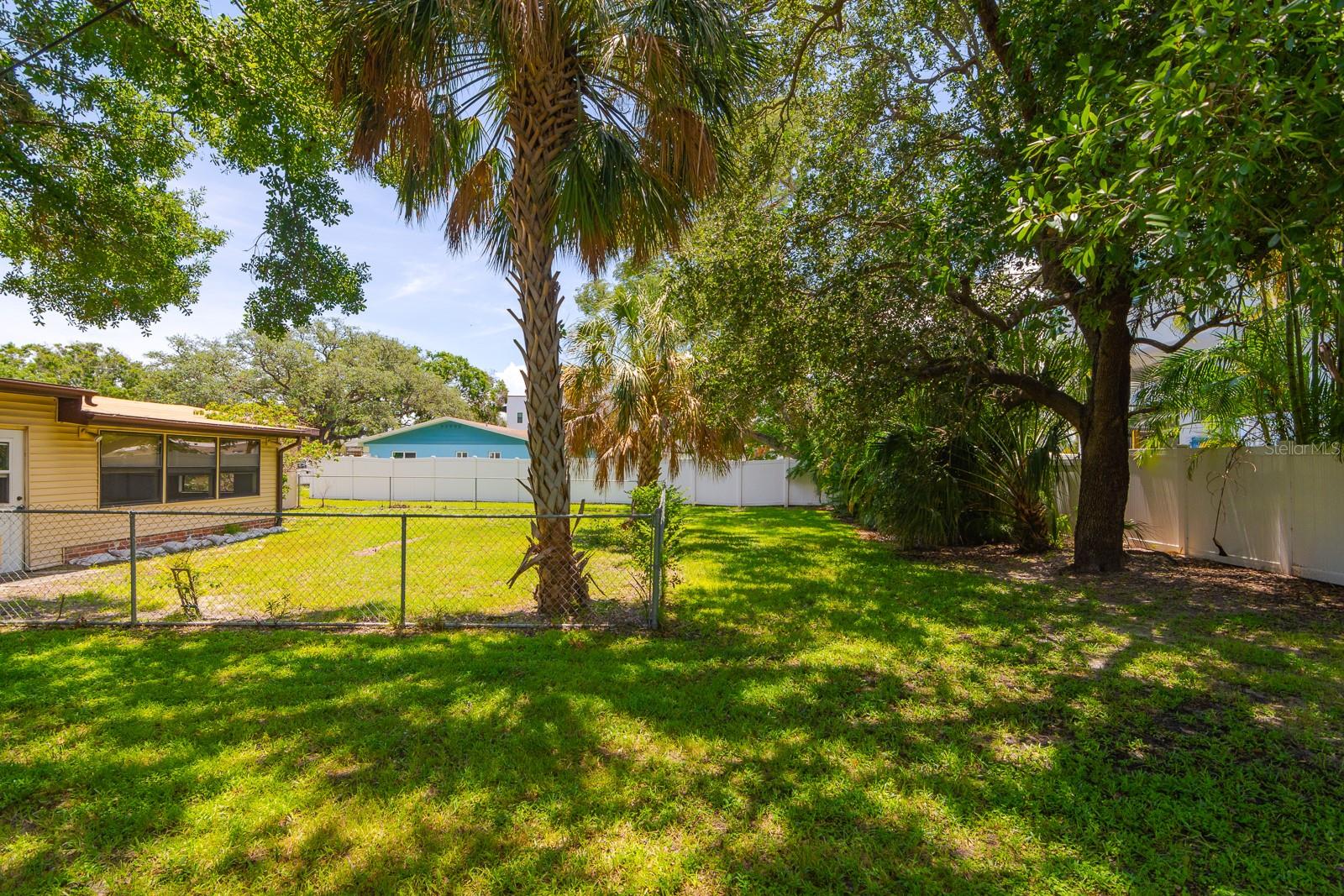 Image 21 of 42 For 620 Davis Boulevard