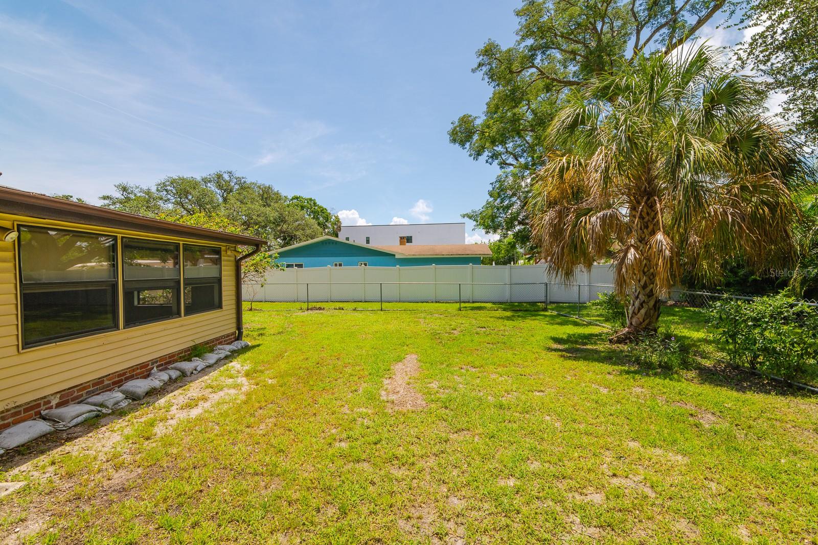 Image 23 of 42 For 620 Davis Boulevard