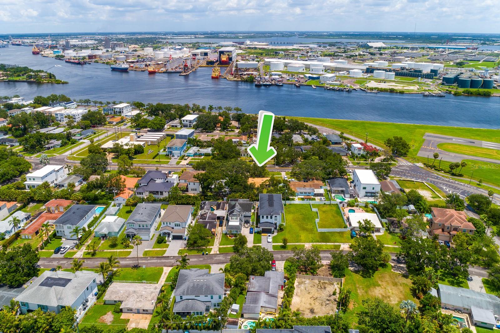 Image 4 of 42 For 620 Davis Boulevard