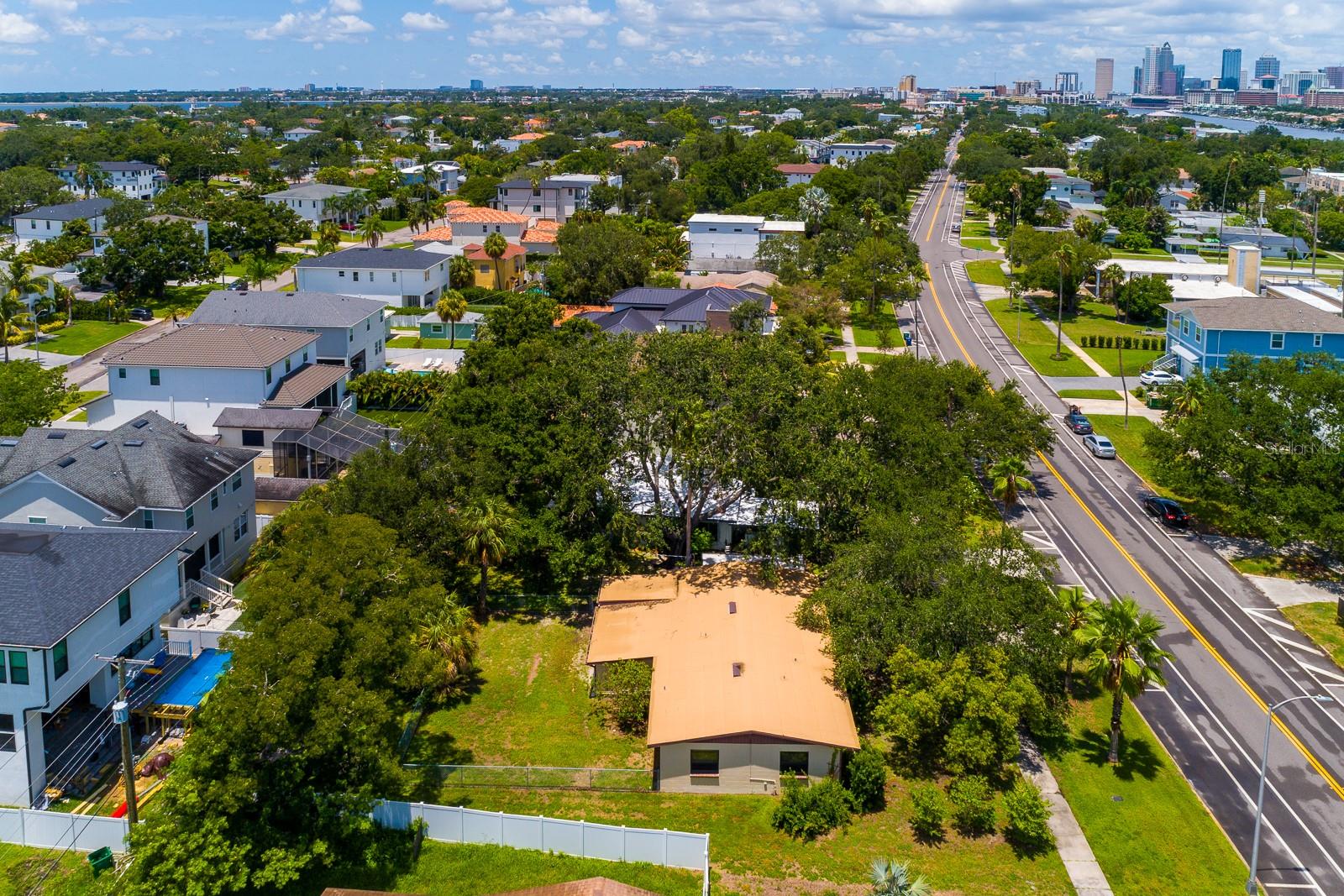 Image 9 of 42 For 620 Davis Boulevard