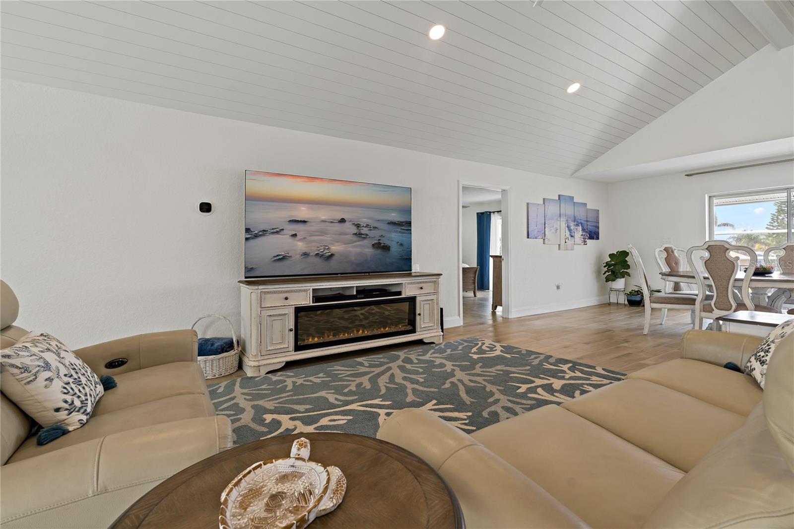 Image 23 of 75 For 15615 Bertram Drive