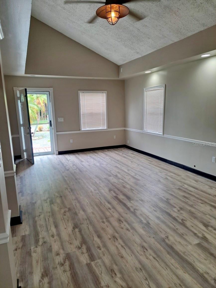 Image 11 of 52 For 605 Spruce Street