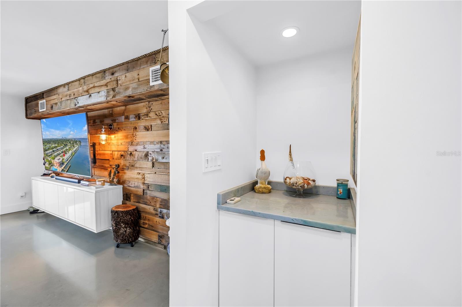 Image 15 of 62 For 4982 Coquina Key Drive Se