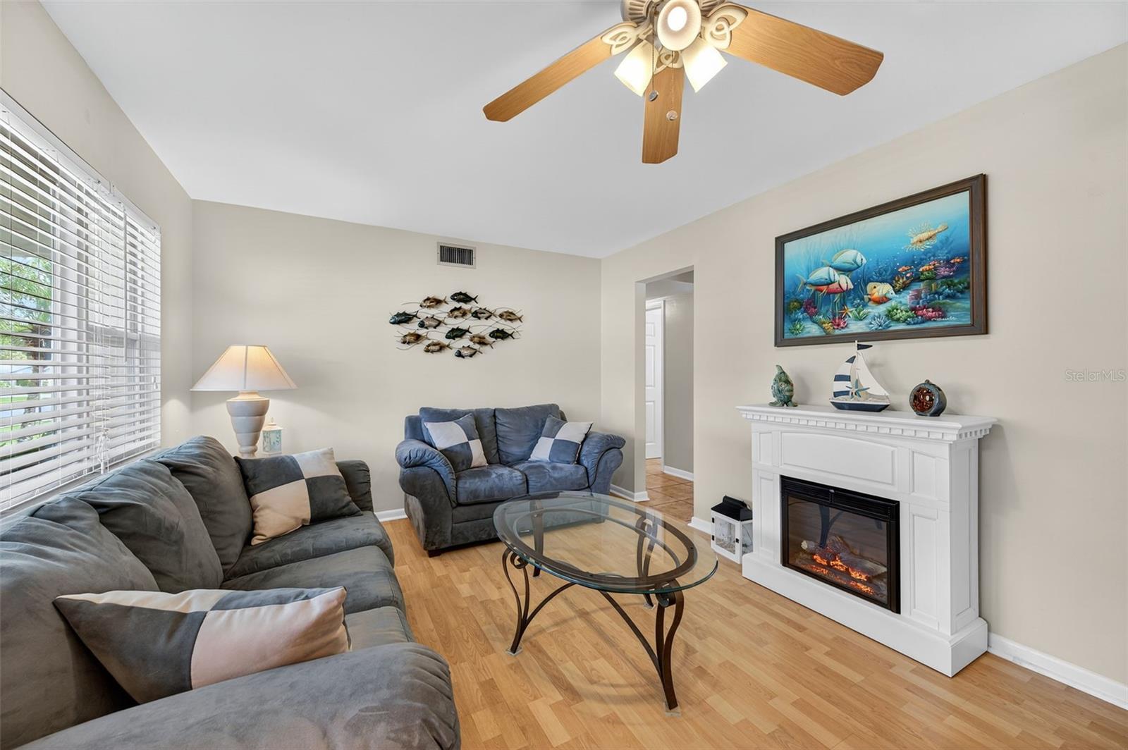 Listing photo id 10 for 1667 Suffolk Drive