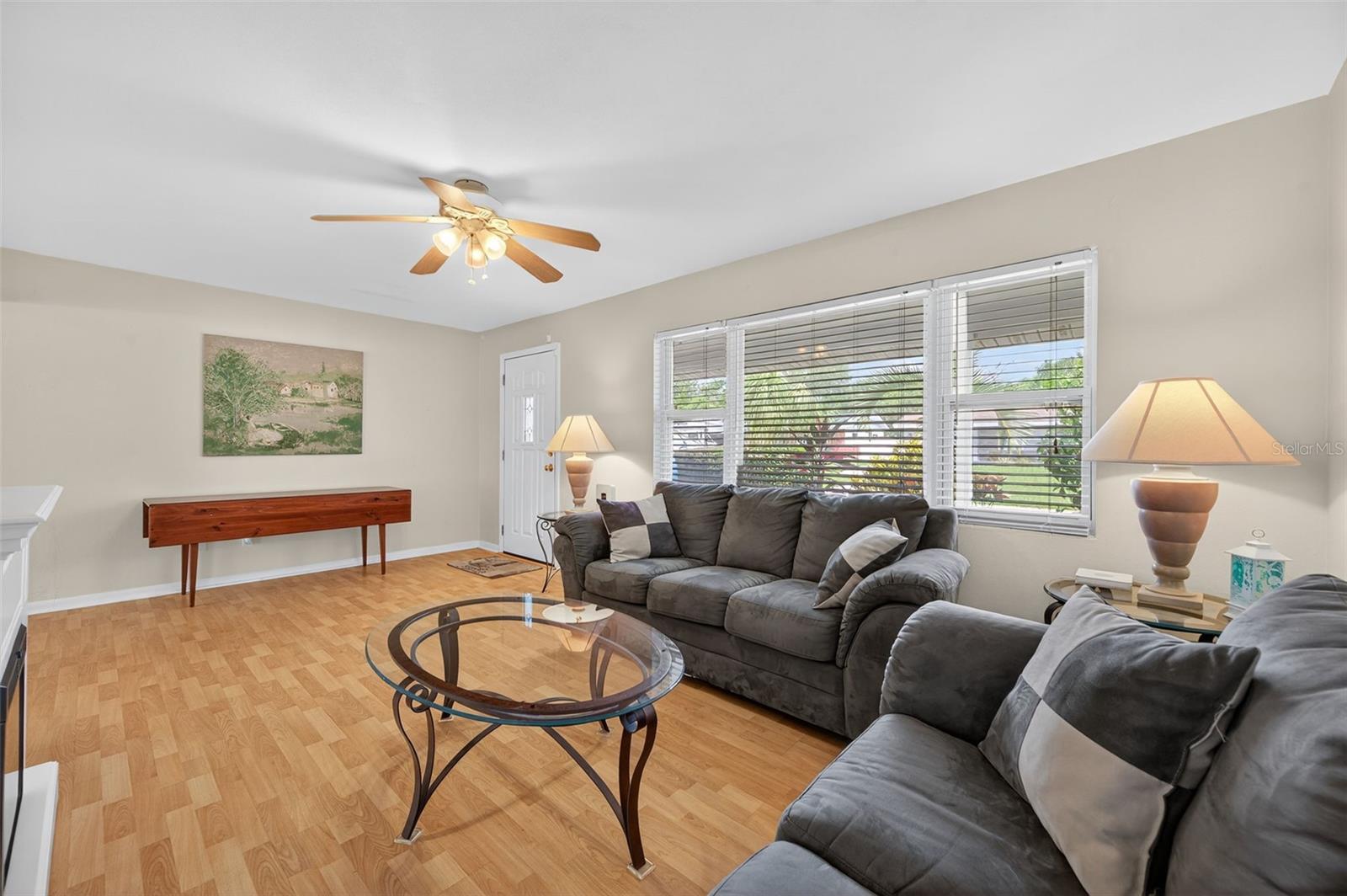 Listing photo id 11 for 1667 Suffolk Drive