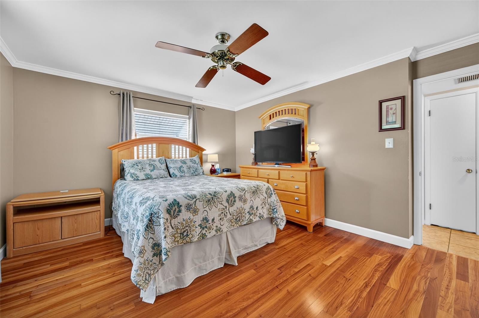 Listing photo id 12 for 1667 Suffolk Drive