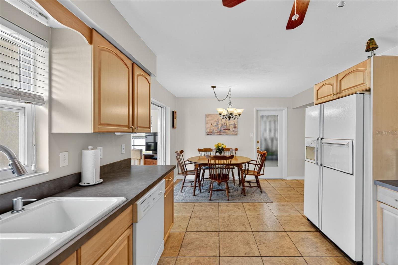 Listing photo id 17 for 1667 Suffolk Drive