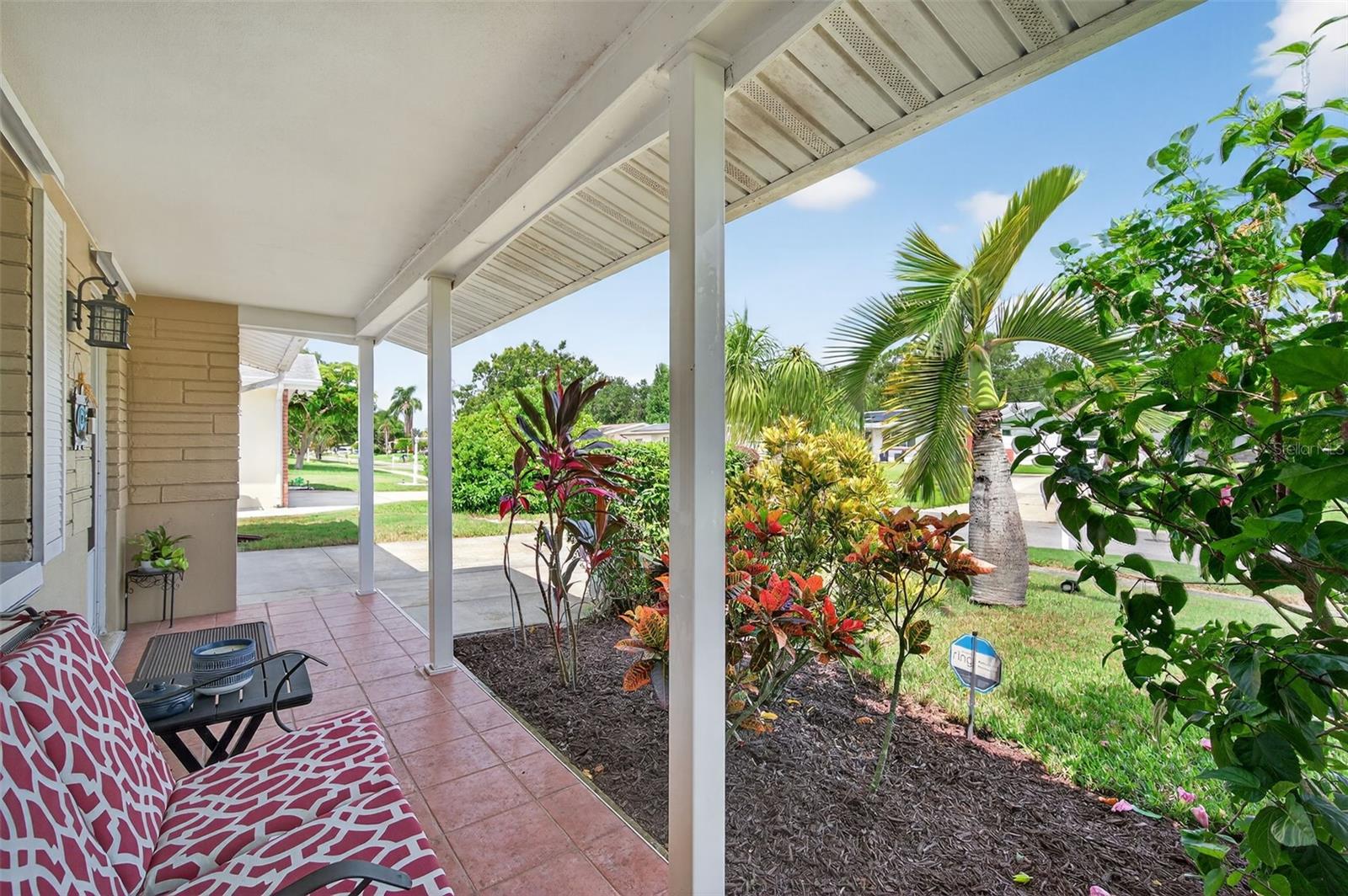 Listing photo id 0 for 1667 Suffolk Drive