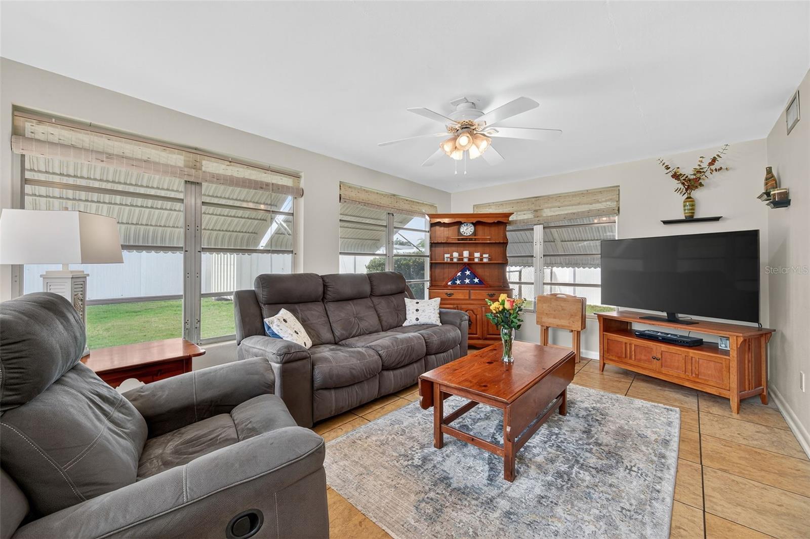 Listing photo id 19 for 1667 Suffolk Drive
