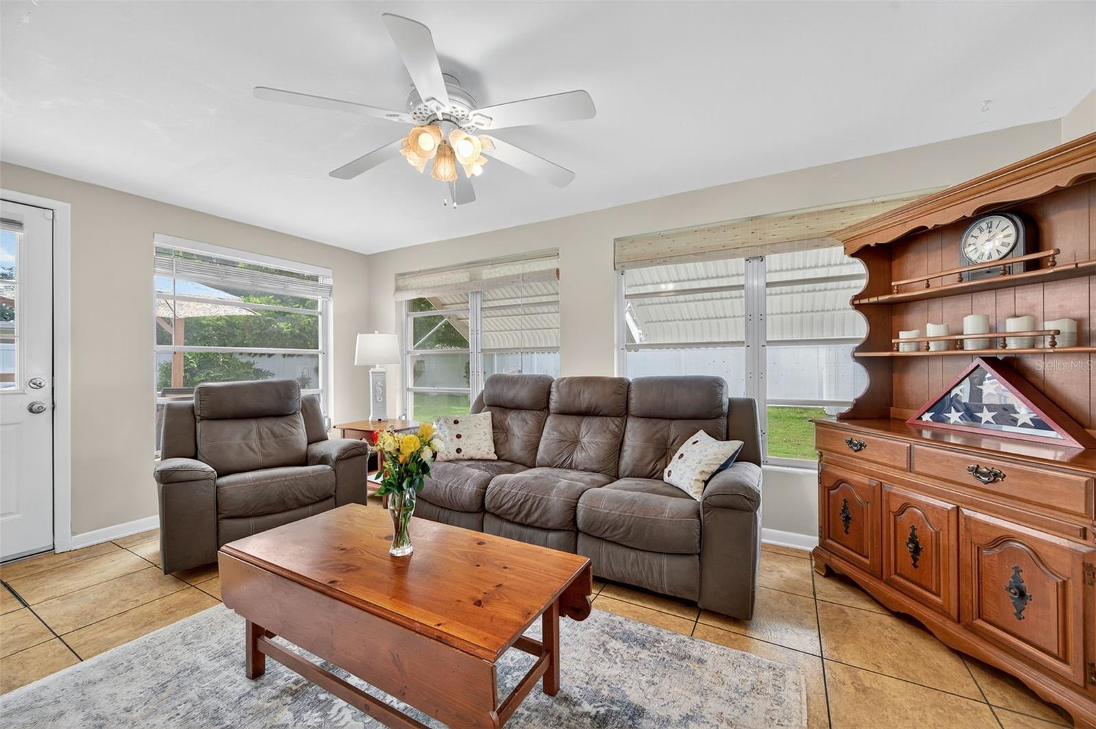 Listing photo id 20 for 1667 Suffolk Drive