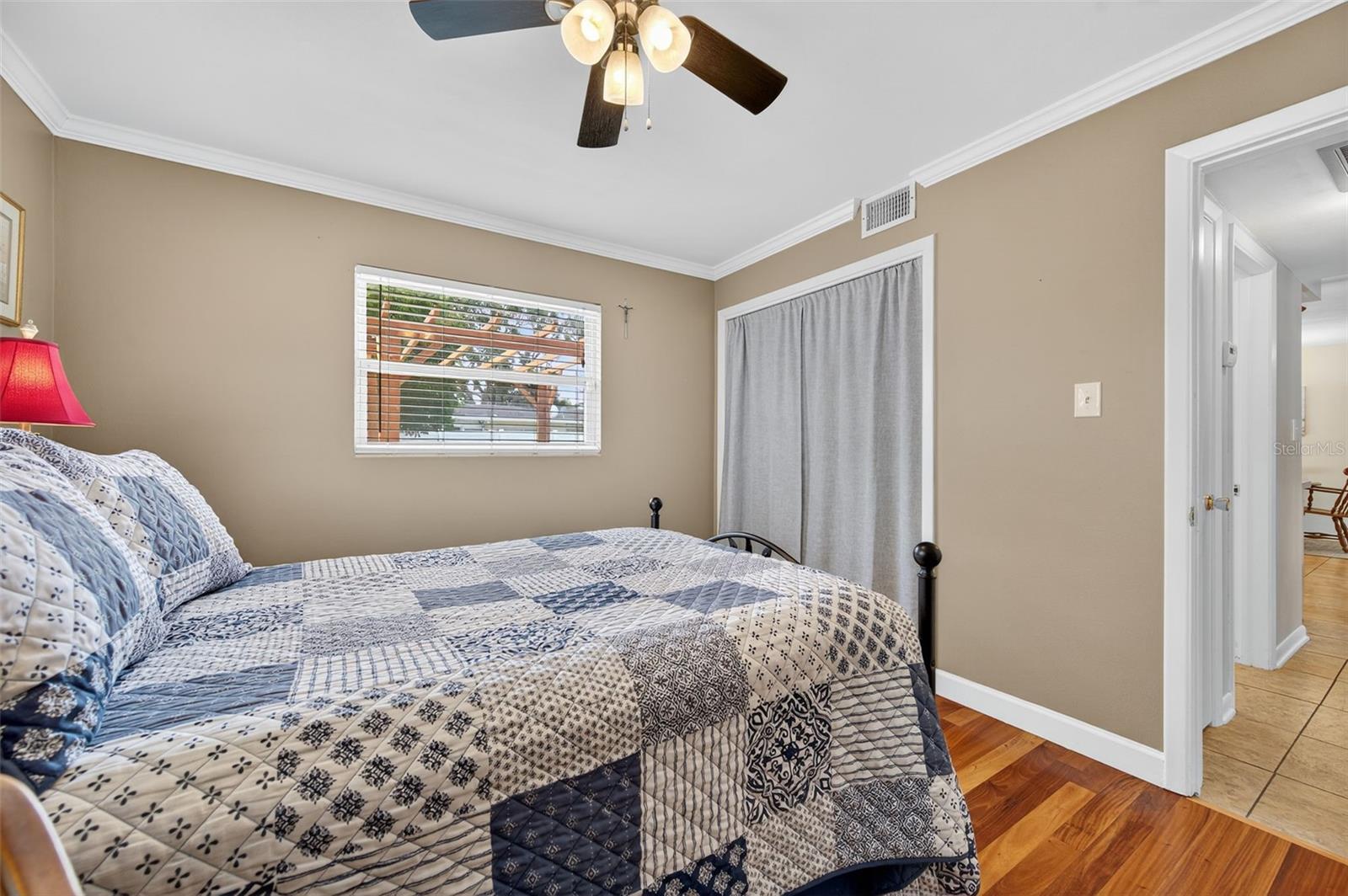 Listing photo id 23 for 1667 Suffolk Drive