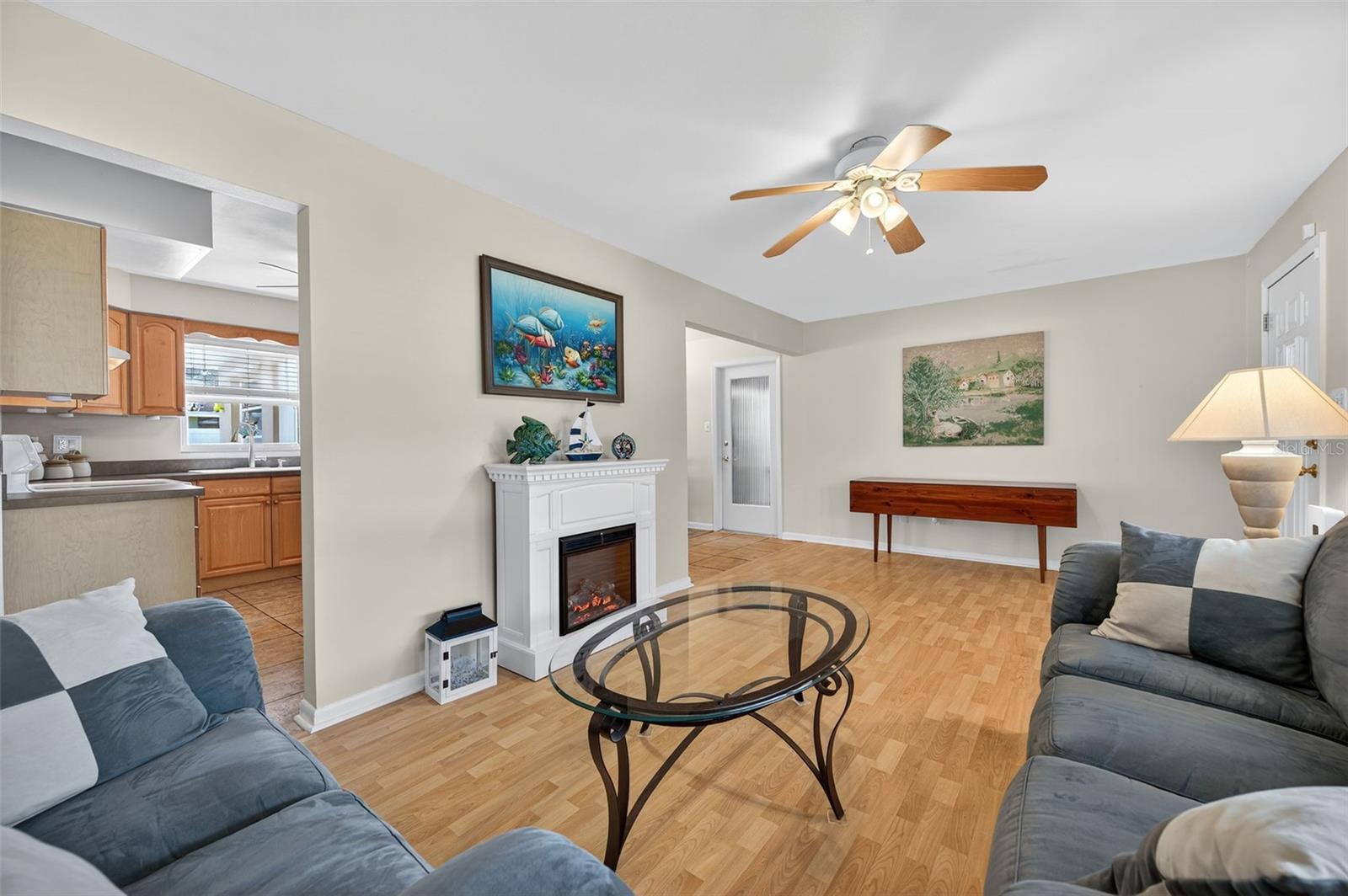 Listing photo id 1 for 1667 Suffolk Drive