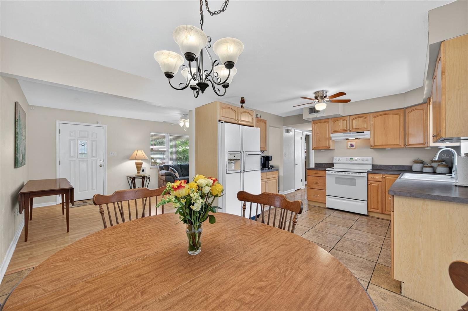 Listing photo id 28 for 1667 Suffolk Drive