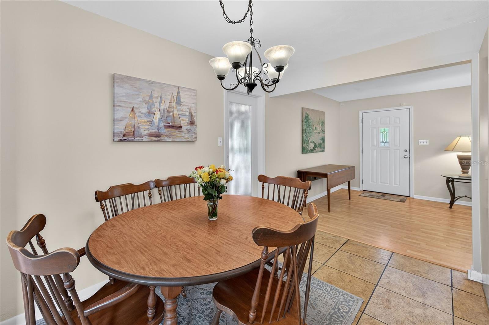 Listing photo id 29 for 1667 Suffolk Drive