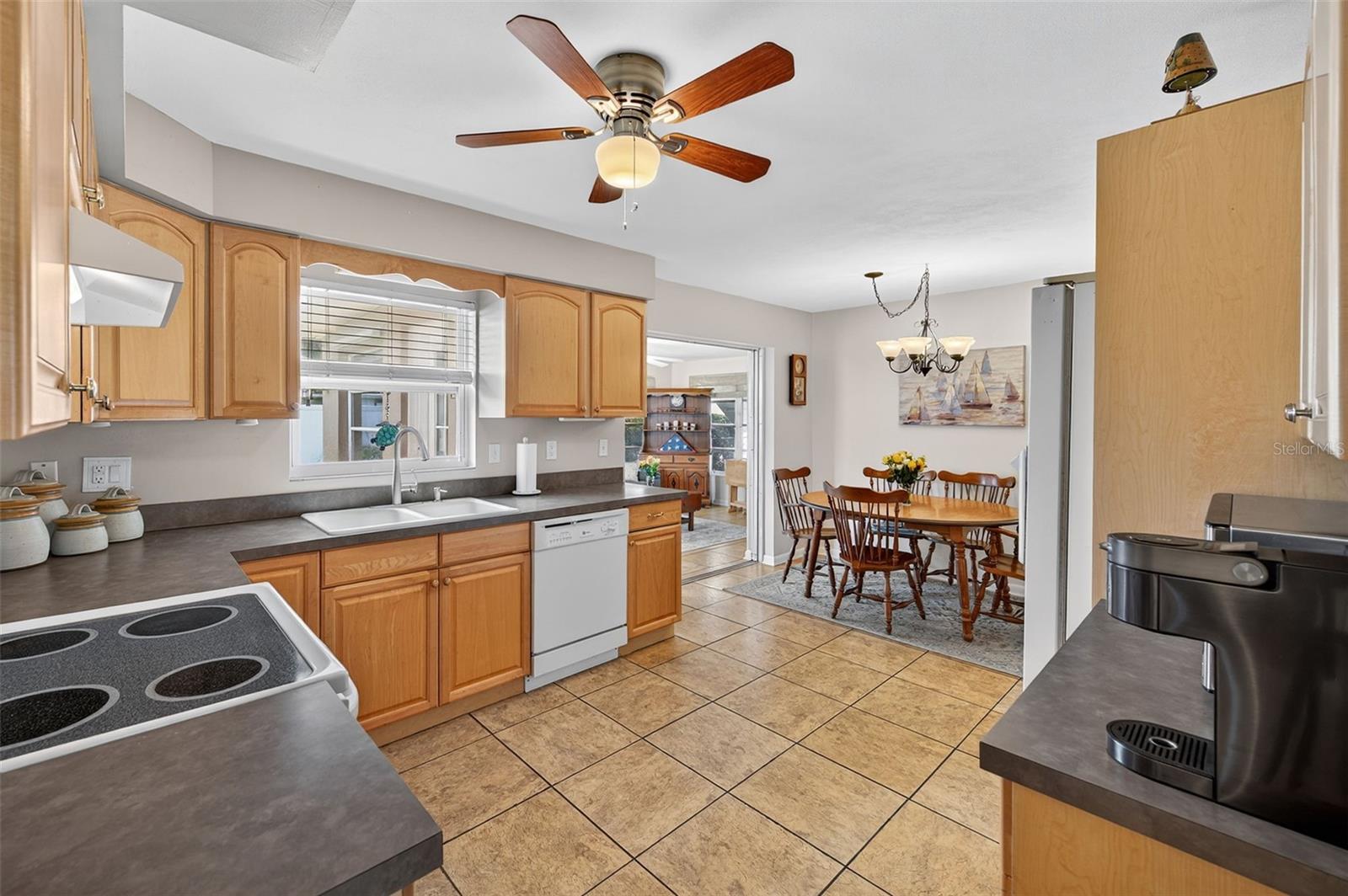 Listing photo id 31 for 1667 Suffolk Drive