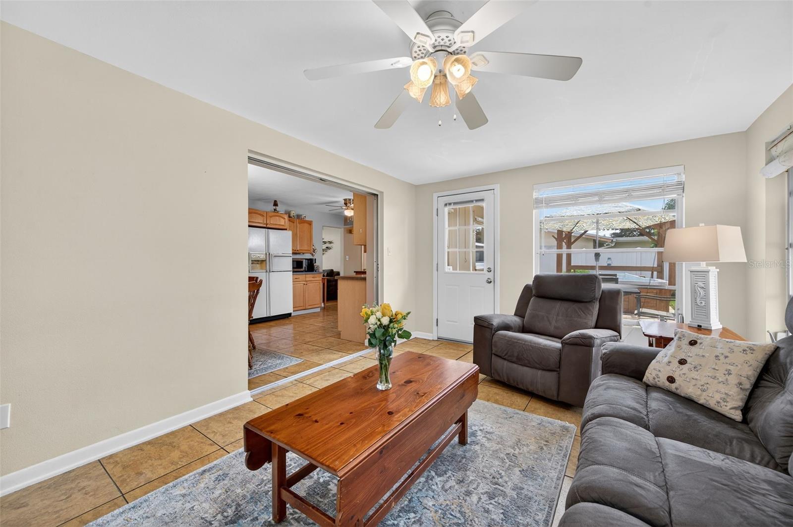 Listing photo id 33 for 1667 Suffolk Drive