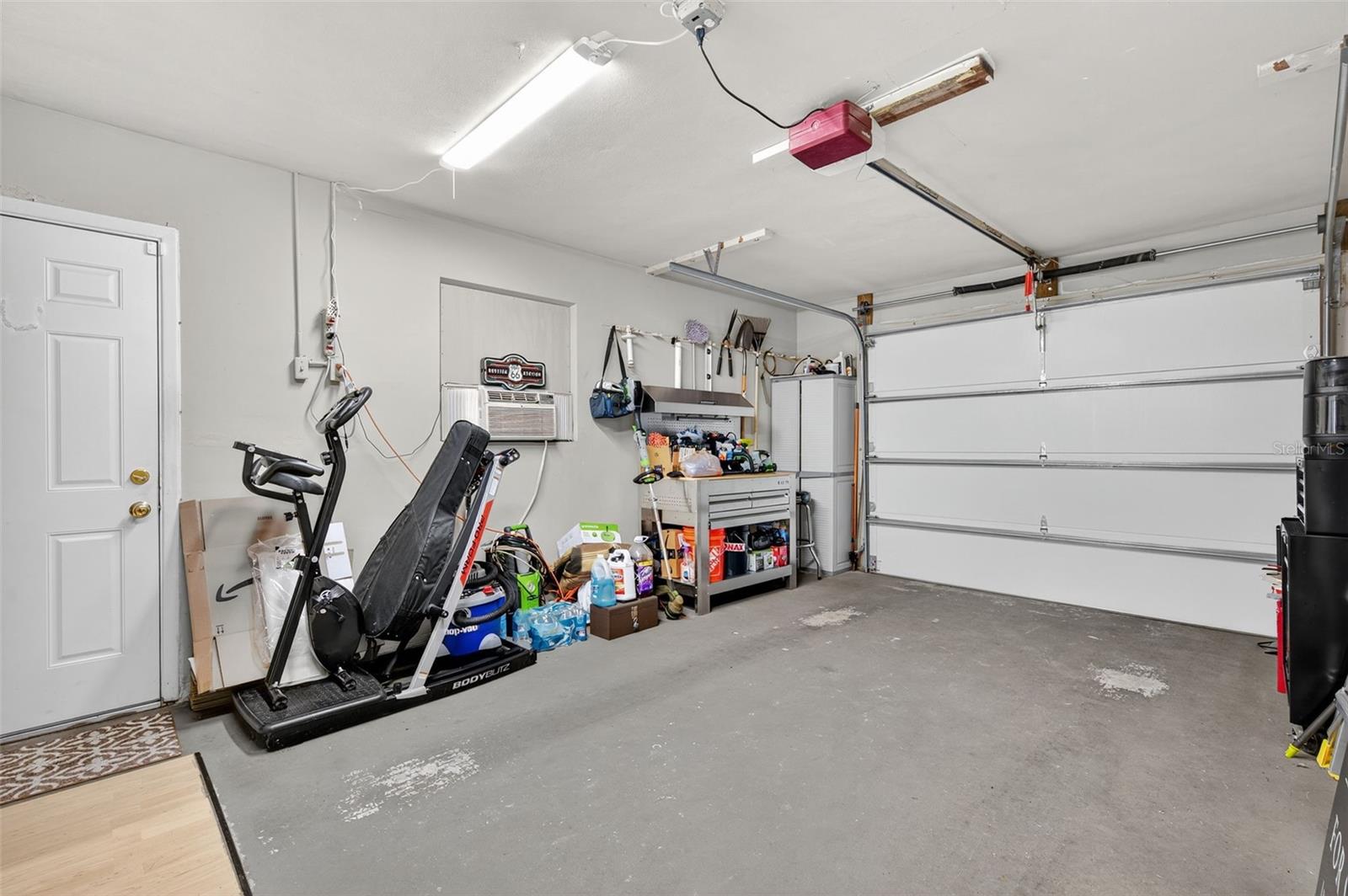 Listing photo id 35 for 1667 Suffolk Drive