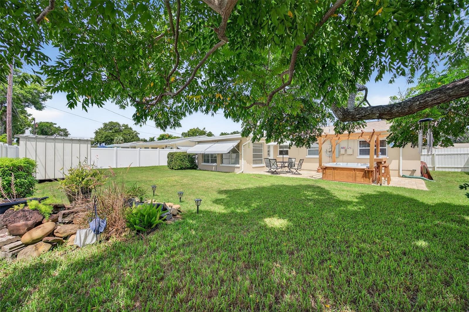 Listing photo id 41 for 1667 Suffolk Drive