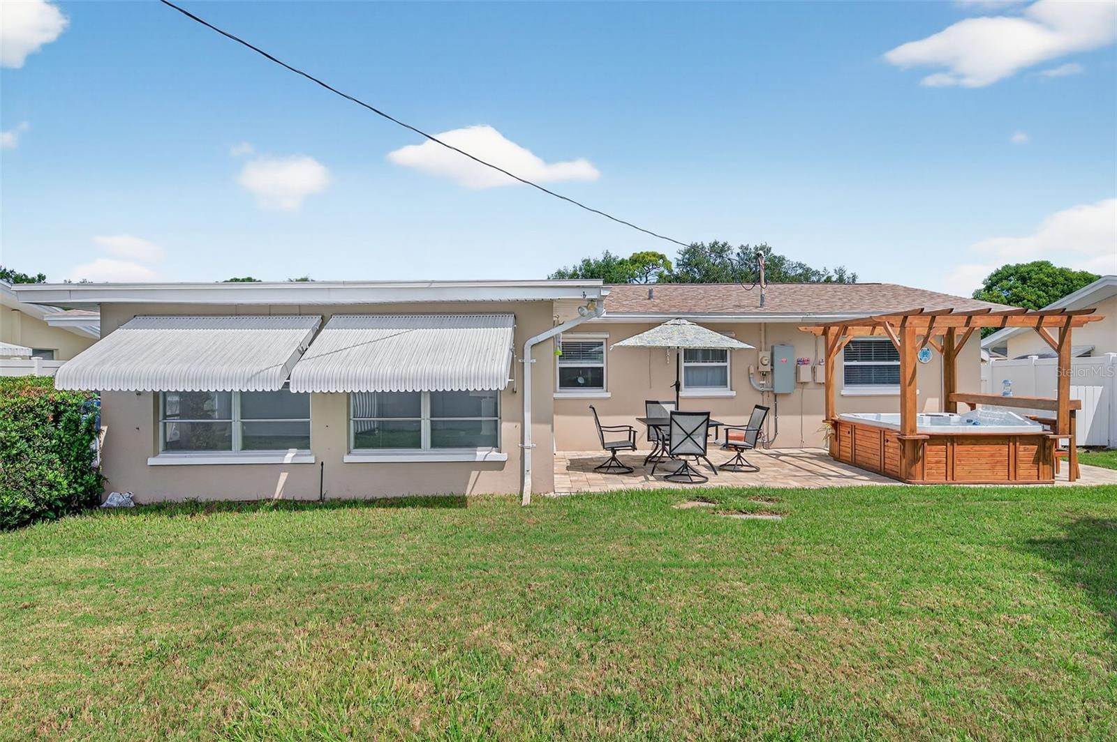 Listing photo id 42 for 1667 Suffolk Drive
