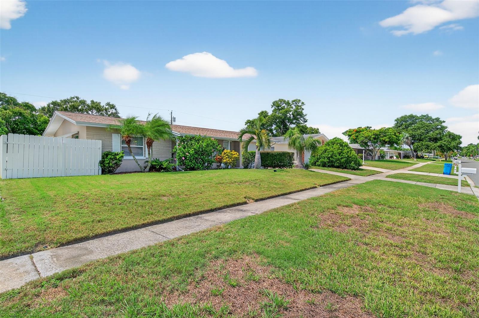 Listing photo id 49 for 1667 Suffolk Drive