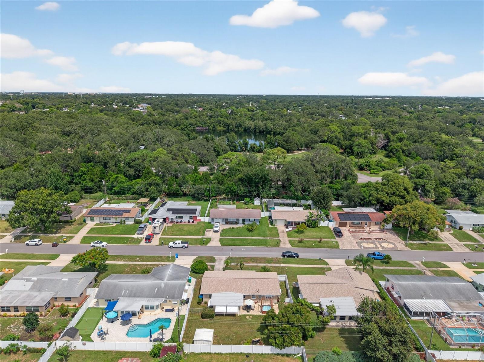 Listing photo id 50 for 1667 Suffolk Drive
