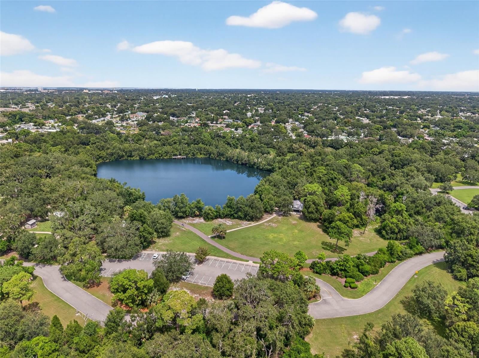 Listing photo id 51 for 1667 Suffolk Drive